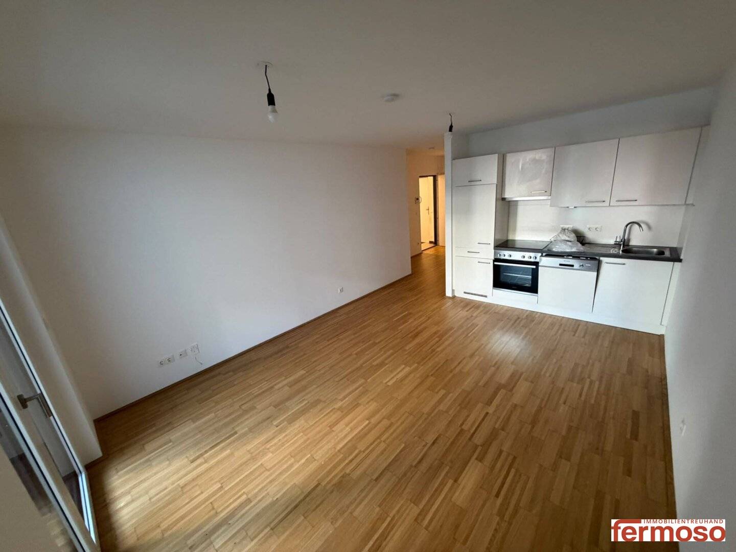 Modern 2-room apartment with loggia, underfloor heating &amp; fitted kitchen in 1200 Vienna
