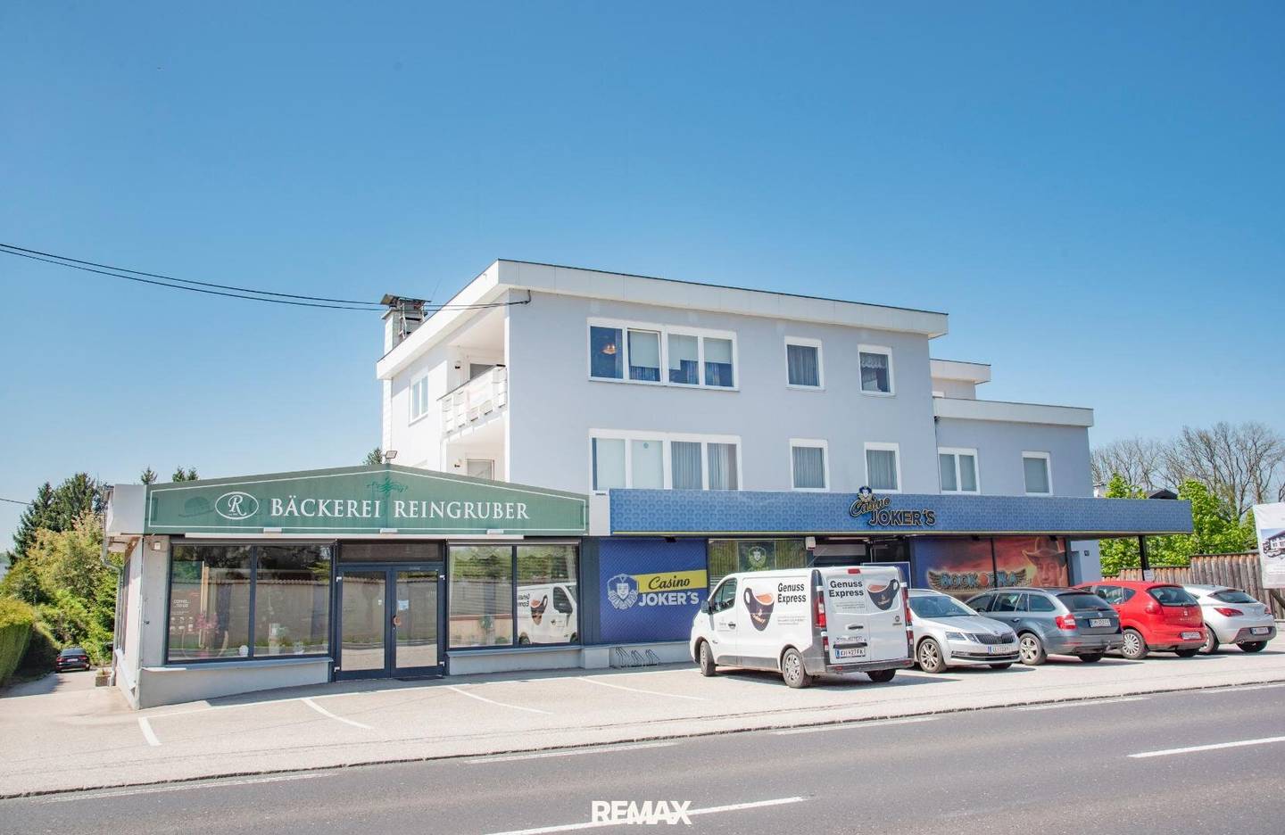 360 m² office space + 183 m² storage space directly on the B144