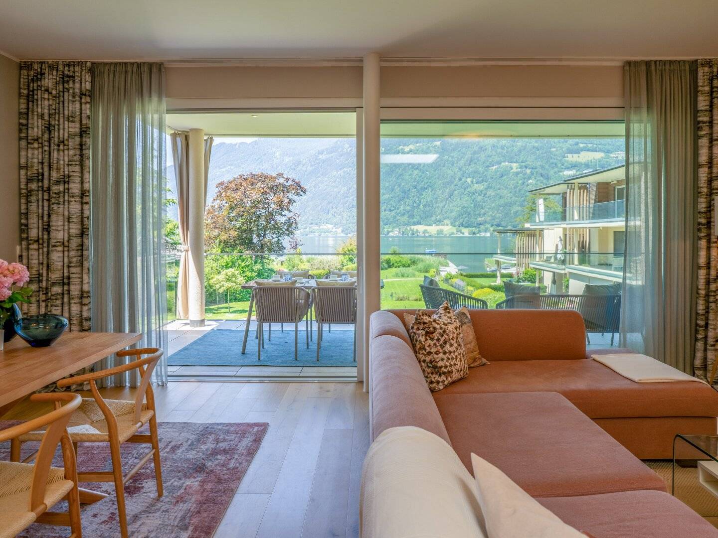 SEE. EXKLUSIV. PRIVAT. | Neuwertige Designerwohnung direkt am Ossiachersee | Eigener Seezugang