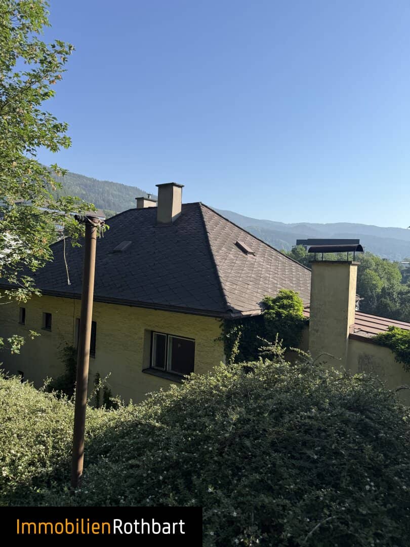 Großzügiges Einfamilienhaus mit 9 Zimmern, Garten &amp; 6 Garagen in Leoben – renovierungsbedürftig!