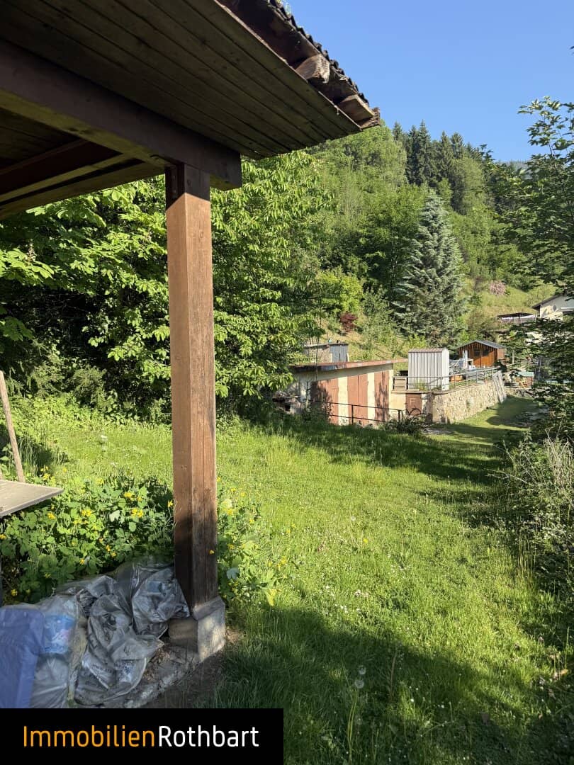 Großzügiges Einfamilienhaus mit 9 Zimmern, Garten &amp; 6 Garagen in Leoben – renovierungsbedürftig!