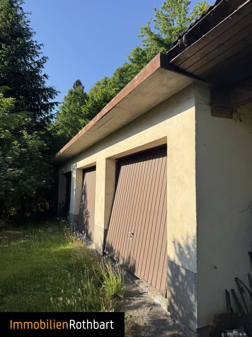 Großzügiges Einfamilienhaus mit 9 Zimmern, Garten &amp; 6 Garagen in Leoben – renovierungsbedürftig!
