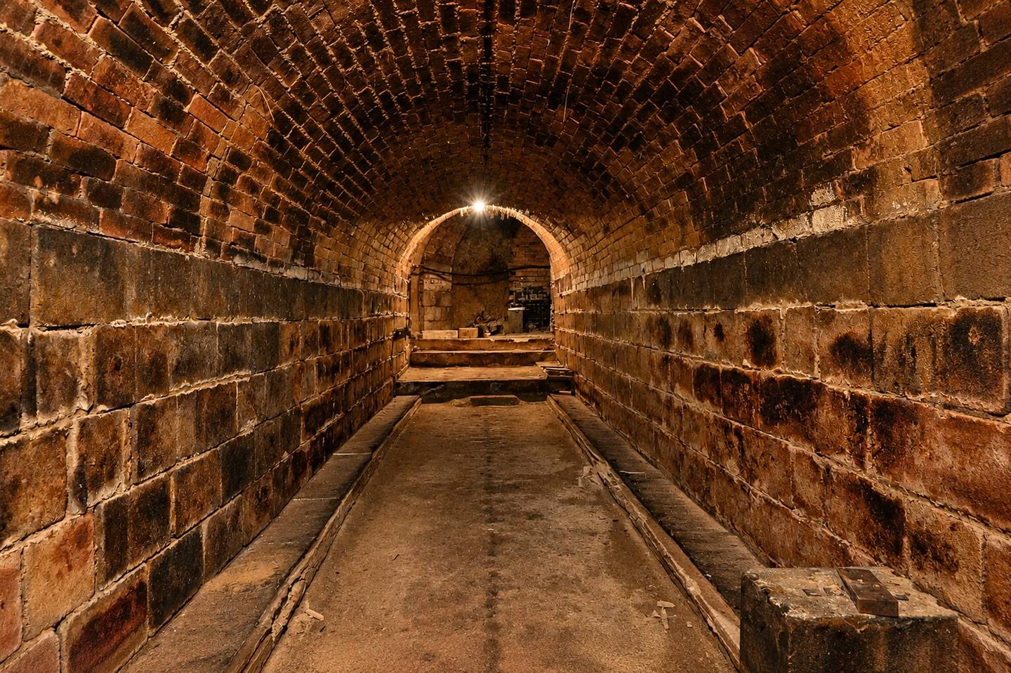 Weinviertler Wohngefühl: Haus mit Innenhof, Stadel und gewölbtem Weinkeller in Kleinriedenthal