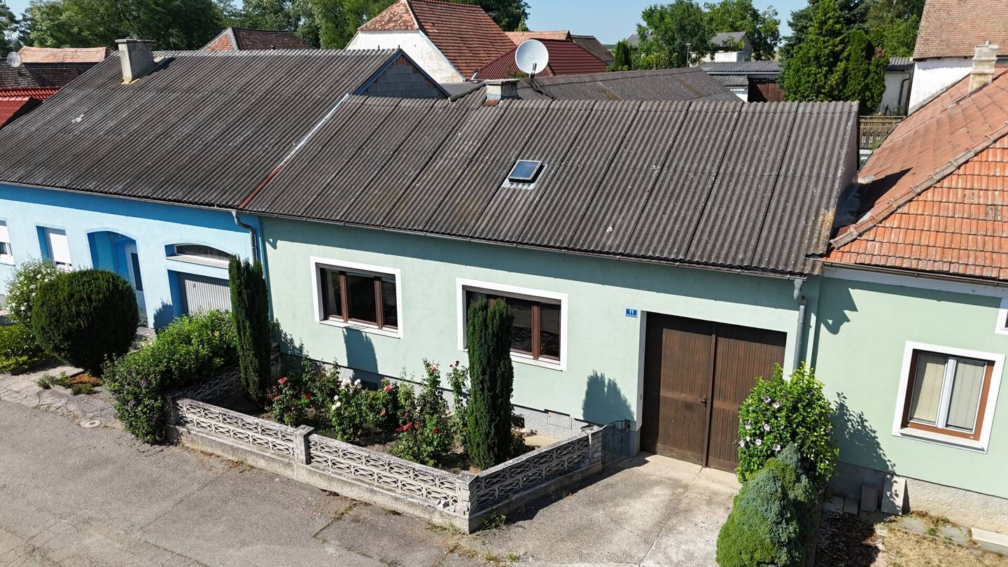 Weinviertler Wohngefühl: Haus mit Innenhof, Stadel und gewölbtem Weinkeller in Kleinriedenthal