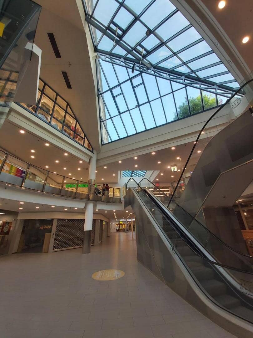 Dream location: Retail space in shopping centre next to Billa and H&amp;M