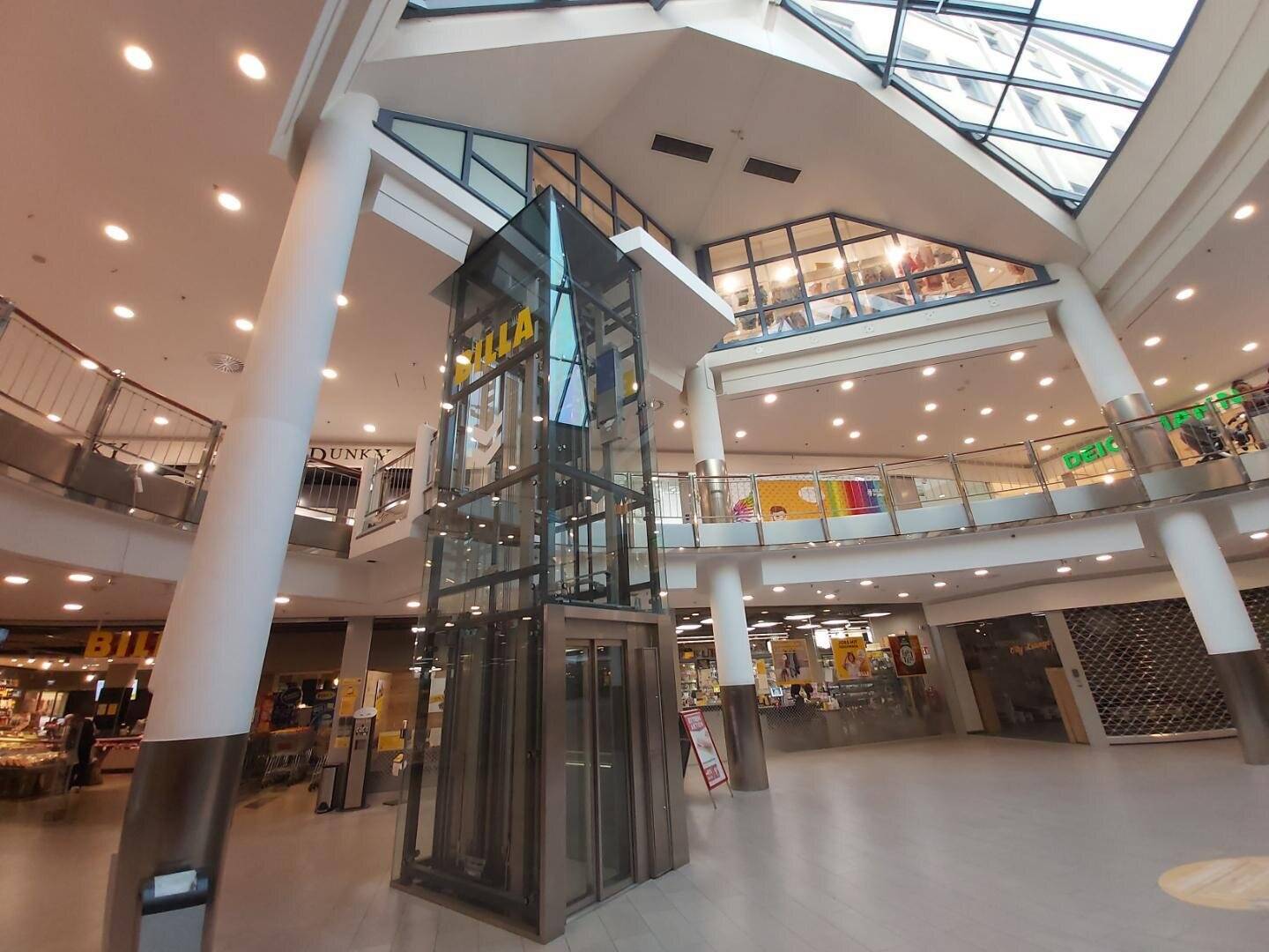 Dream location: Retail space in shopping centre next to Billa and H&amp;M