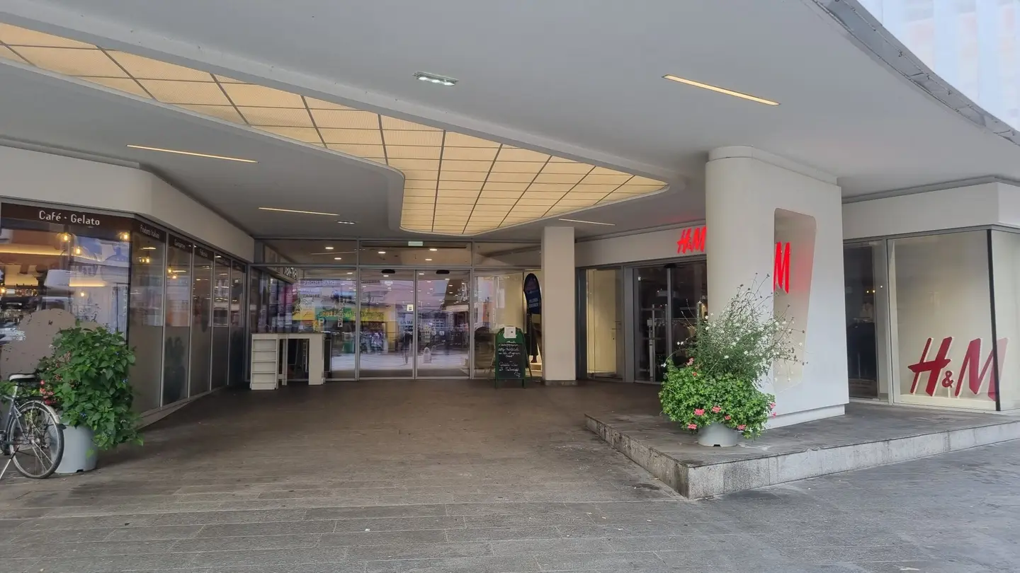 Traumstandort: Ladenfläche im Einkaufszentrum neben Billa und H&M