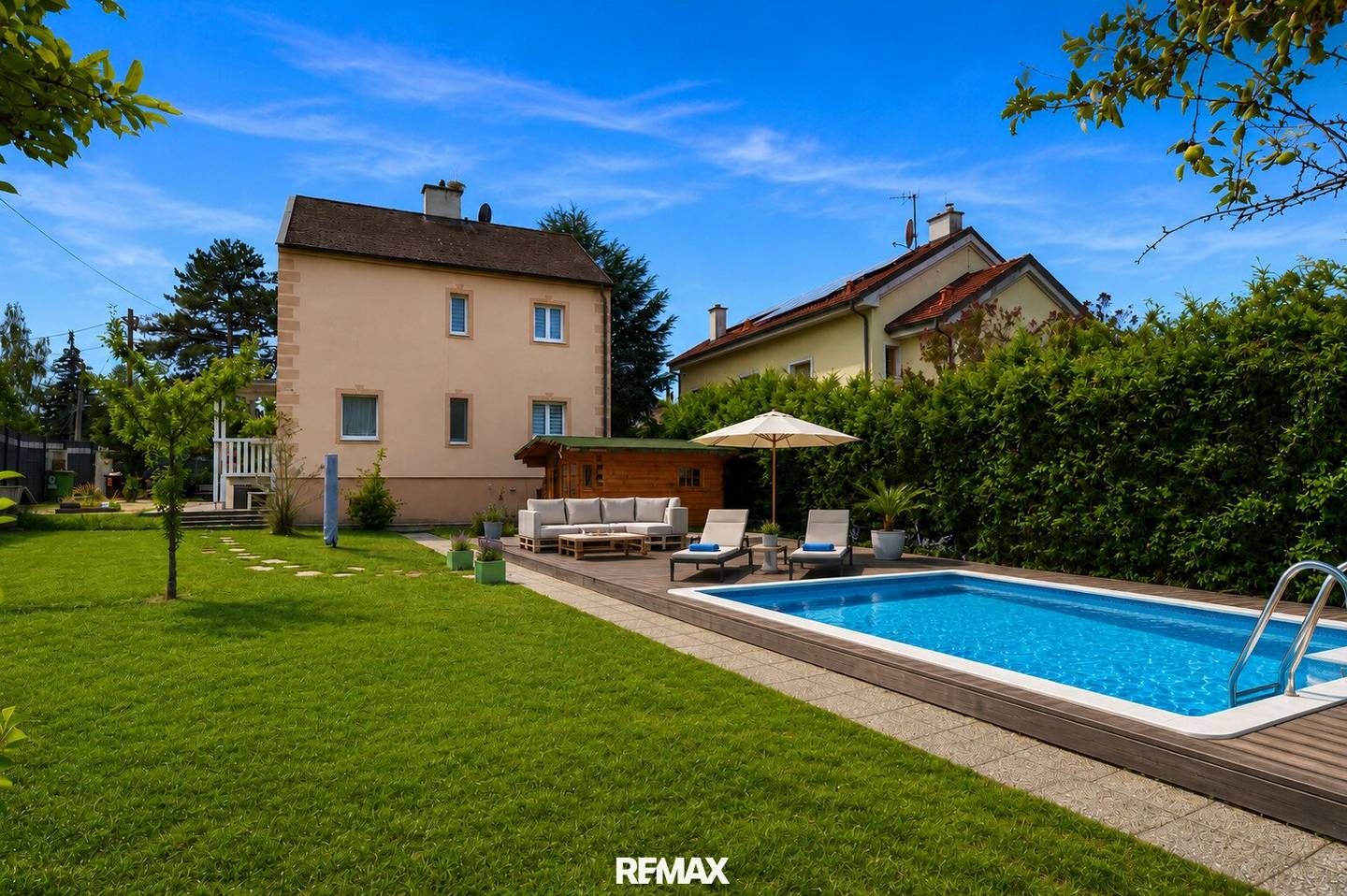 Wohnen im Grünen – Familienhaus mit Pool und großem Garten