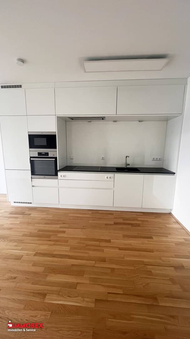 Hochwertige 2-Zimmer-Wohnung mit Loggia, Küche &amp; Tiefgarage