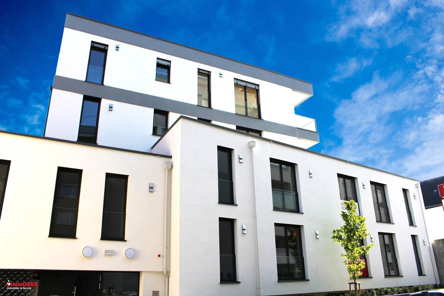 Hochwertige 2-Zimmer-Wohnung mit Loggia, Küche &amp; Tiefgarage