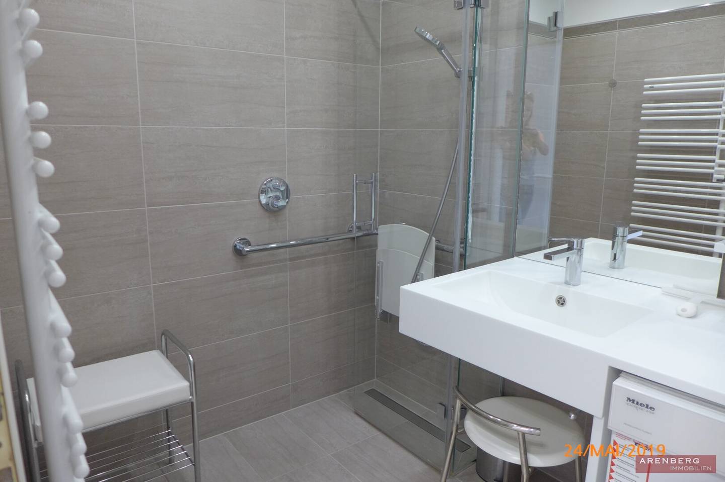 3-room apartment rented on 5th floor with elevator and loggia Herrnau Salzburg City building lease until 07.2117