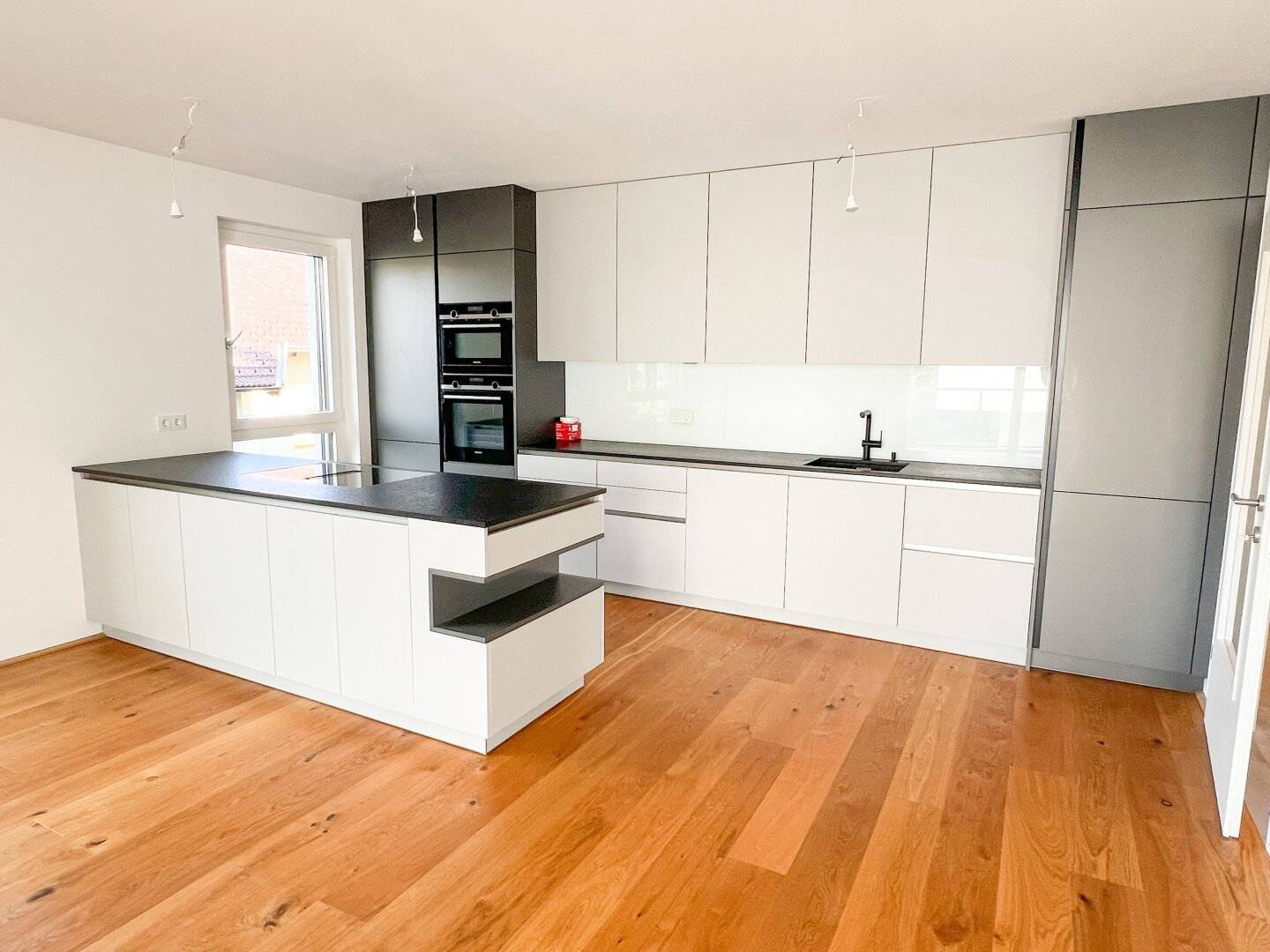 4 rooms with terrace - 8 minute walk to the Old Danube or U1 Kagran