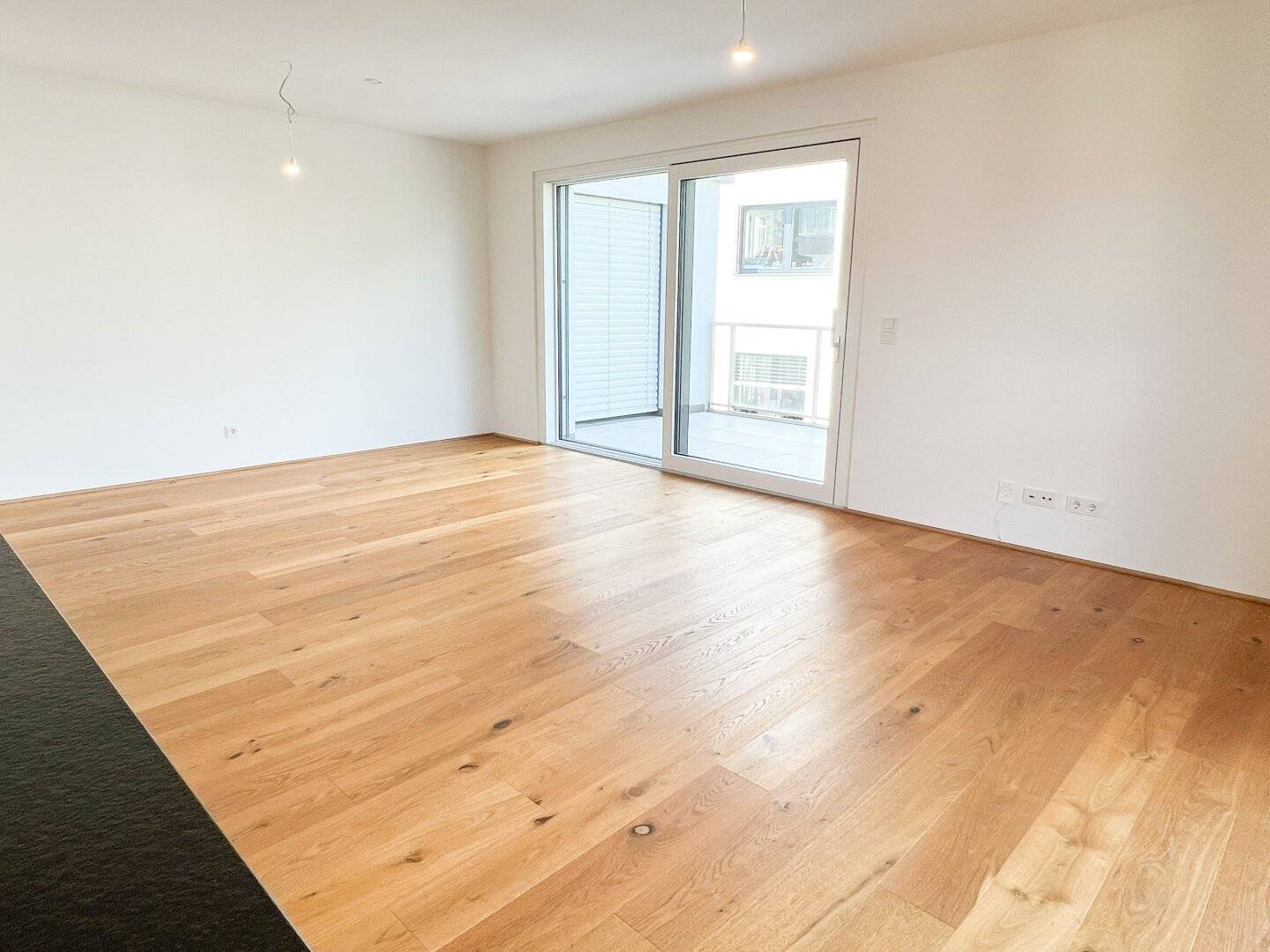 4 rooms with terrace - 8 minute walk to the Old Danube or U1 Kagran