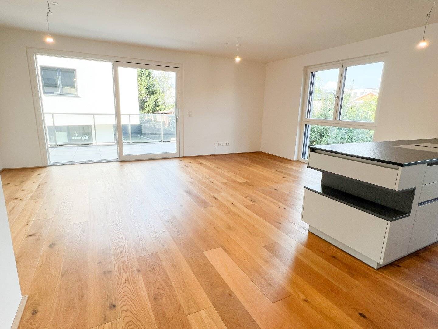 4 rooms with terrace - 8 minute walk to the Old Danube or U1 Kagran