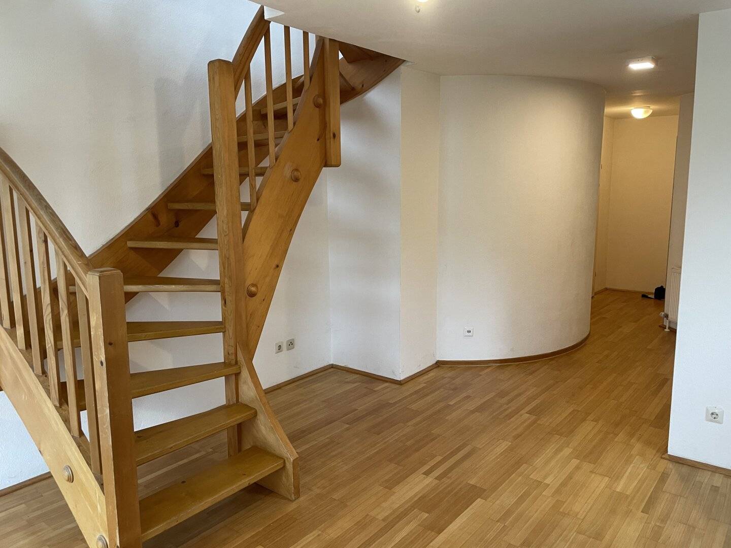 Attractive 2-room maisonette apartment with two balconies