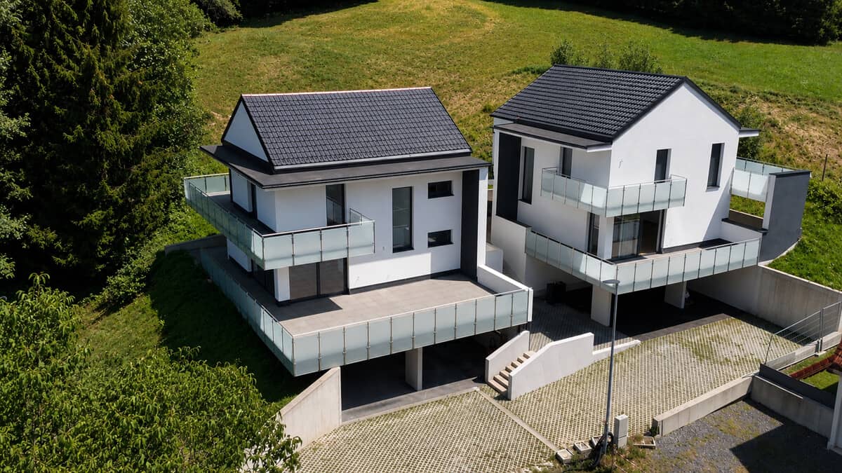 Erstbezug Familienwohnung mit großer Terrasse und Carport