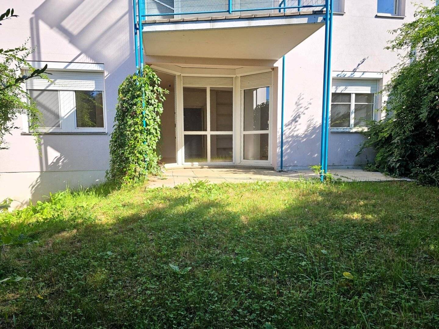 Waltendorf: Very beautiful 2-room garden apartment including underground parking space!