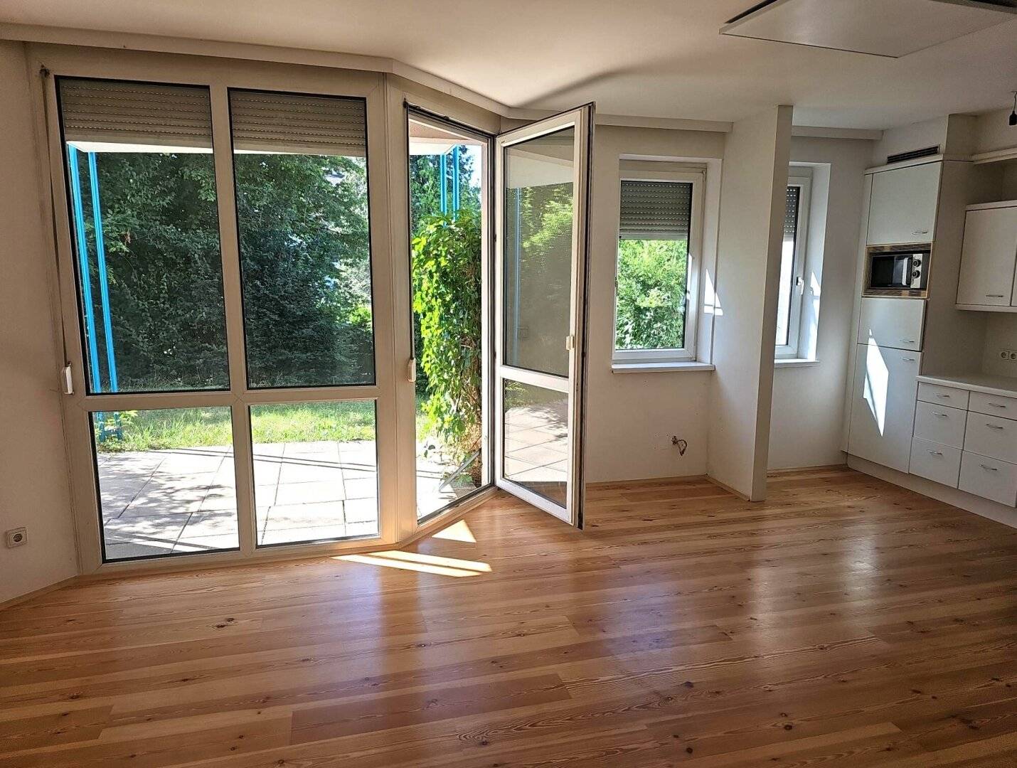 Waltendorf: Very beautiful 2-room garden apartment including underground parking space!