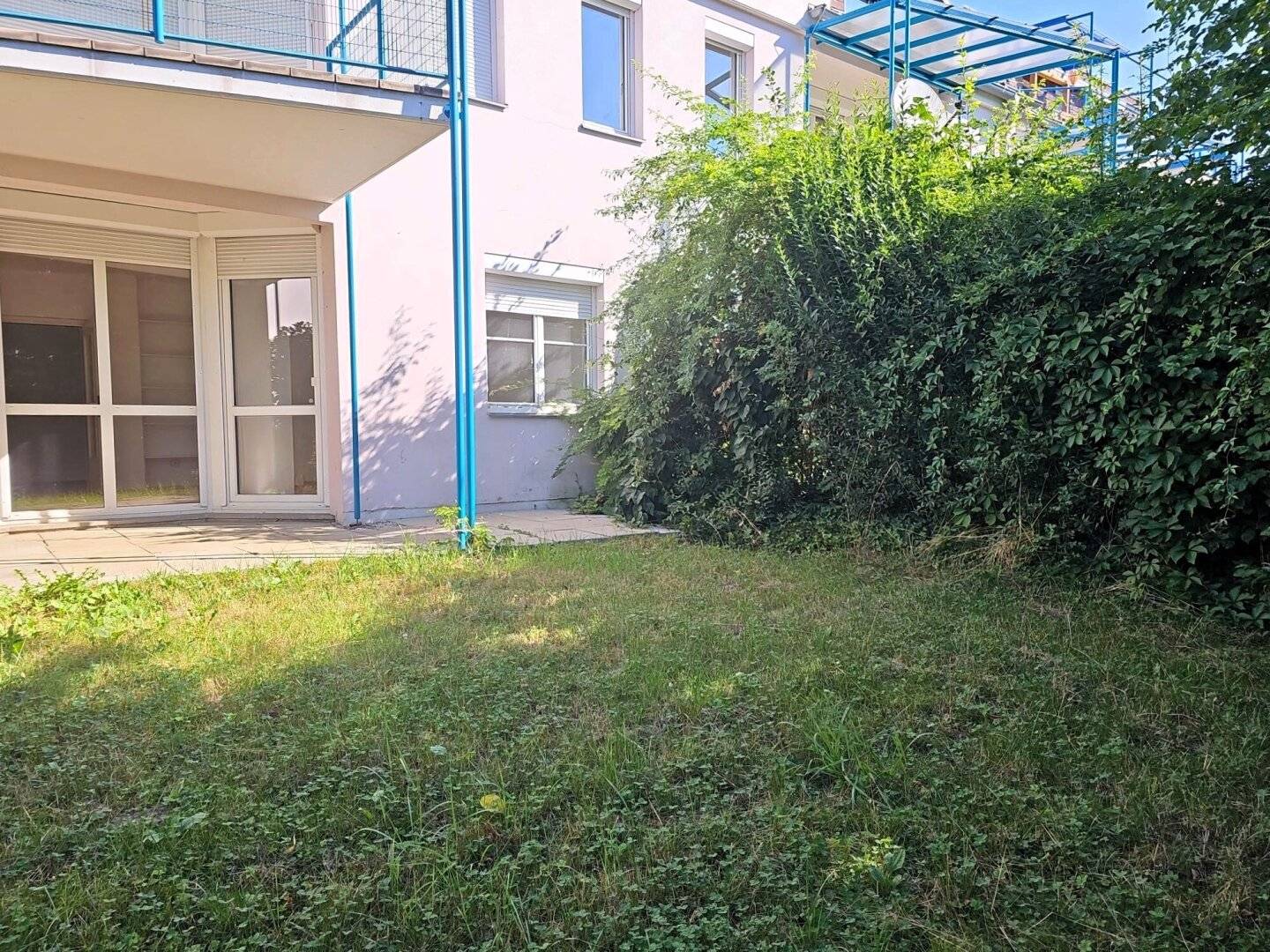 Waltendorf: Very beautiful 2-room garden apartment including underground parking space!
