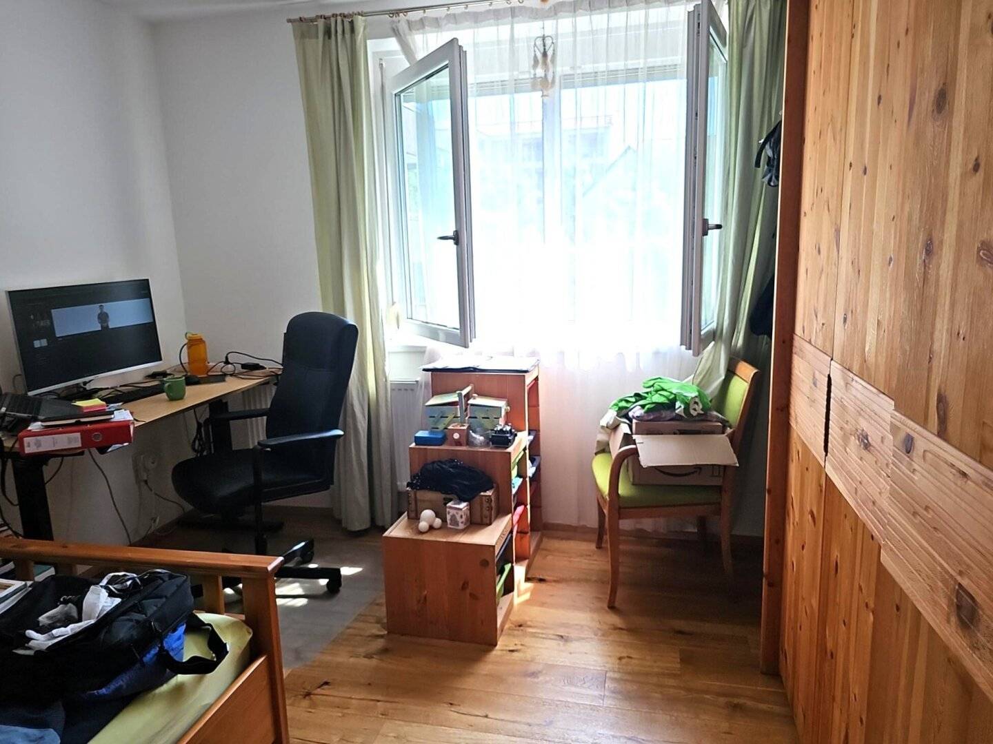 Well maintained 98m² apartment with balcony and underground garage space also ideal for shared flats