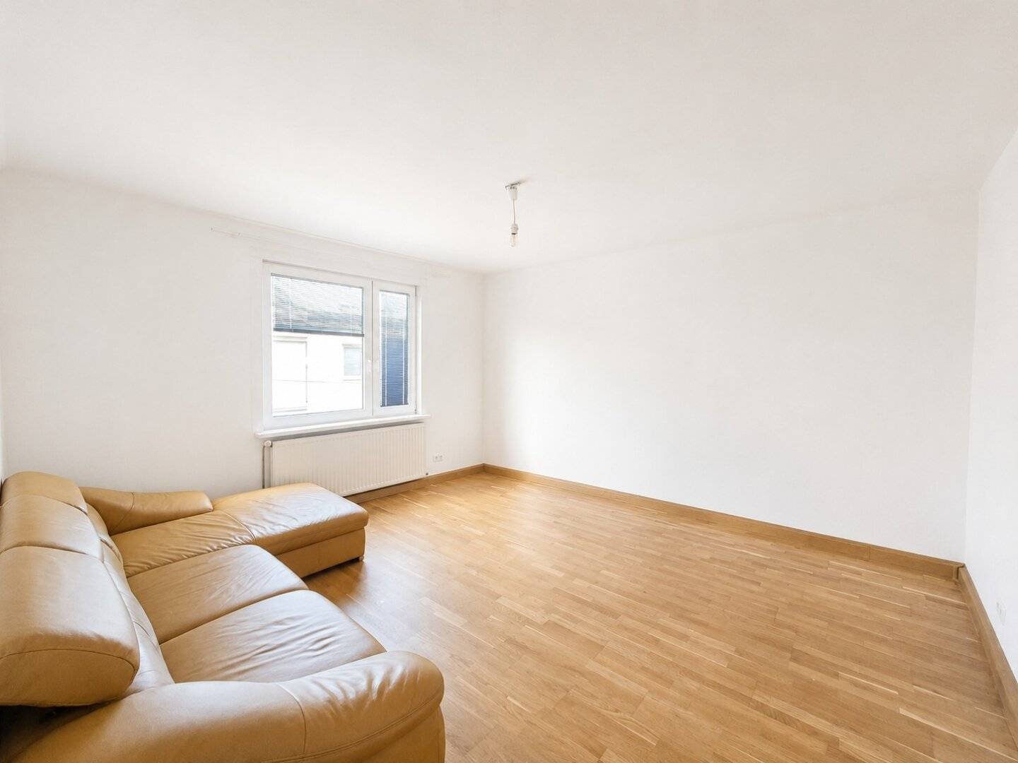 Attractively priced apartment with a well-thought-out floor plan, central location