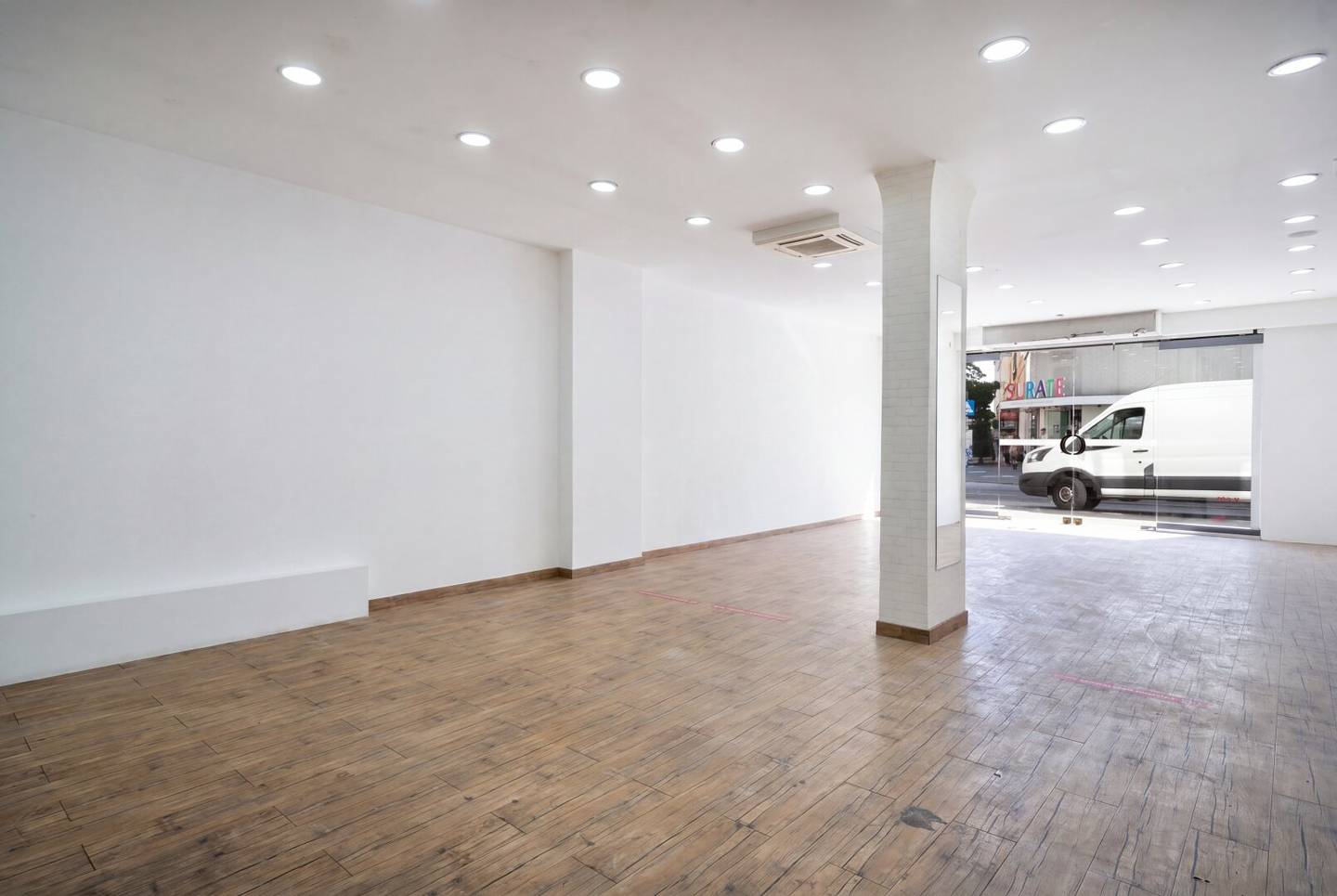 In the heart of the Landstraße - Commercial space with high visibility, clear room layout and immediate availability in a highly frequented Linz location