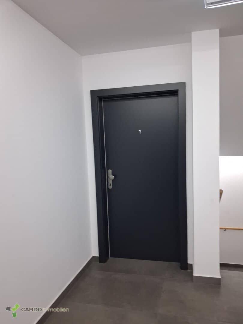 ca. 14m² Büro mit Lager ca. 80m² zu kaufen