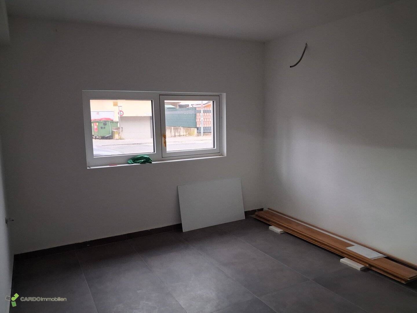 ca. 14m² Büro mit Lager ca. 80m² zu kaufen