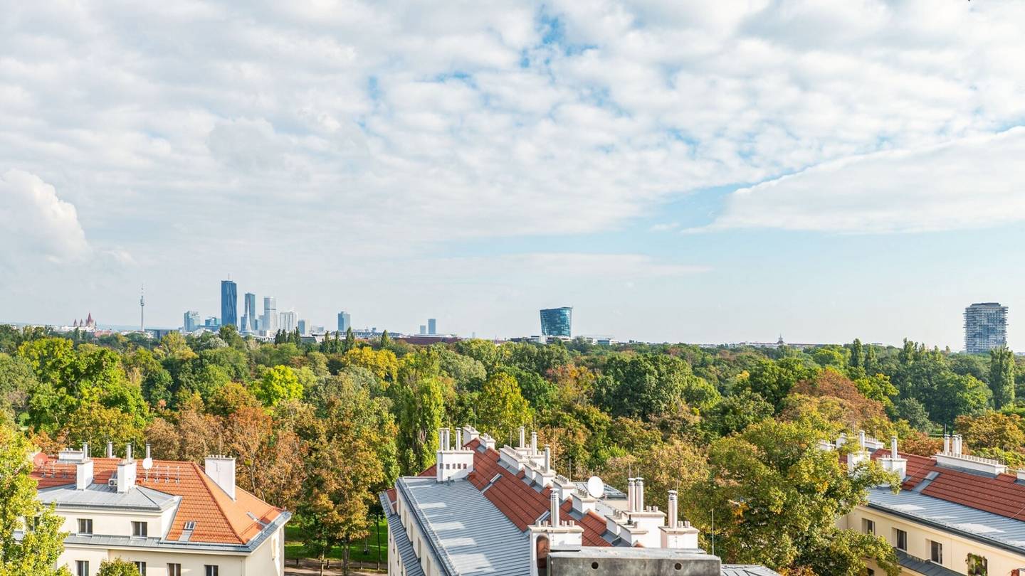 Breathtaking View of Greenery - Attic Apartment