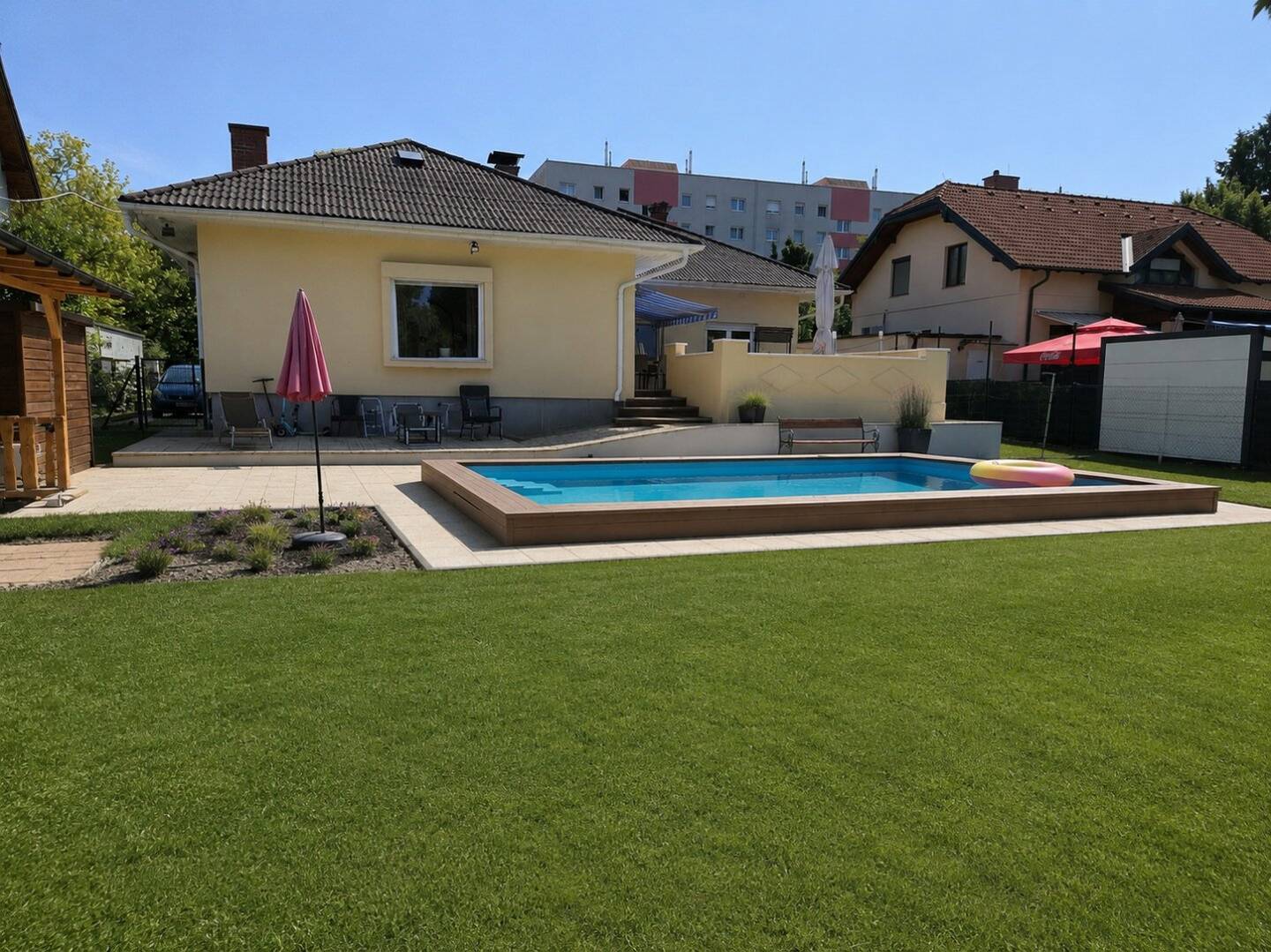 Living with holiday flair | huge plot (subdivision possible) with large terrace and pool | Open fireplace and air conditioning | U1 station I garage