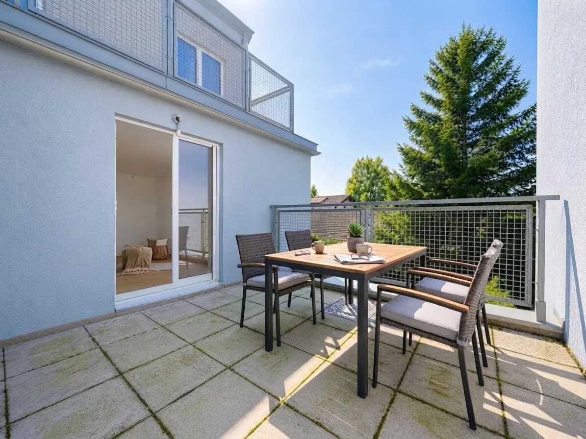 TERASSENWOHNUNG - Freier Mietzins | NEUBAU | BJ ca. 1995 | 3 Zimmer | ca. 80 m² NFL | Garage | kleinere Renovierungen notwendig
