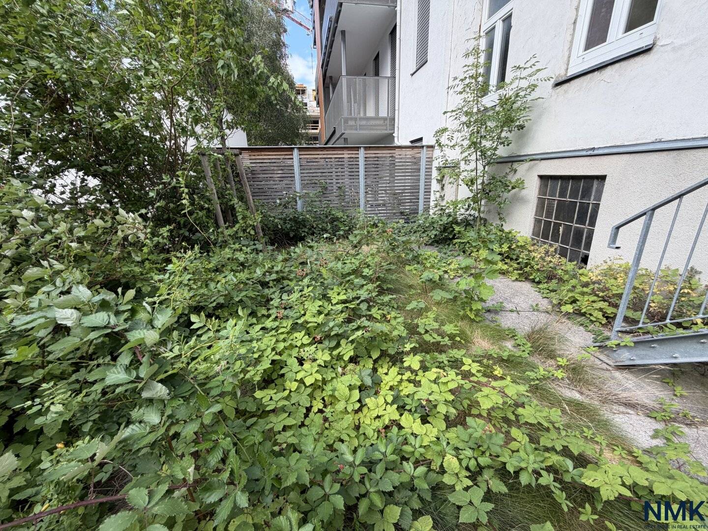 Charming garden apartment with terrace, garden and two living levels