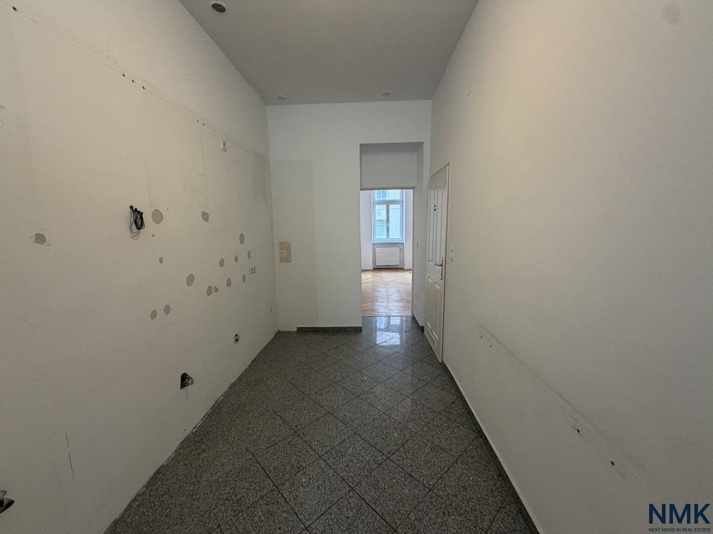 Charmante 3-Zimmer-Altbauwohnung mit Balkonoption &amp; Entwicklungspotenzial
