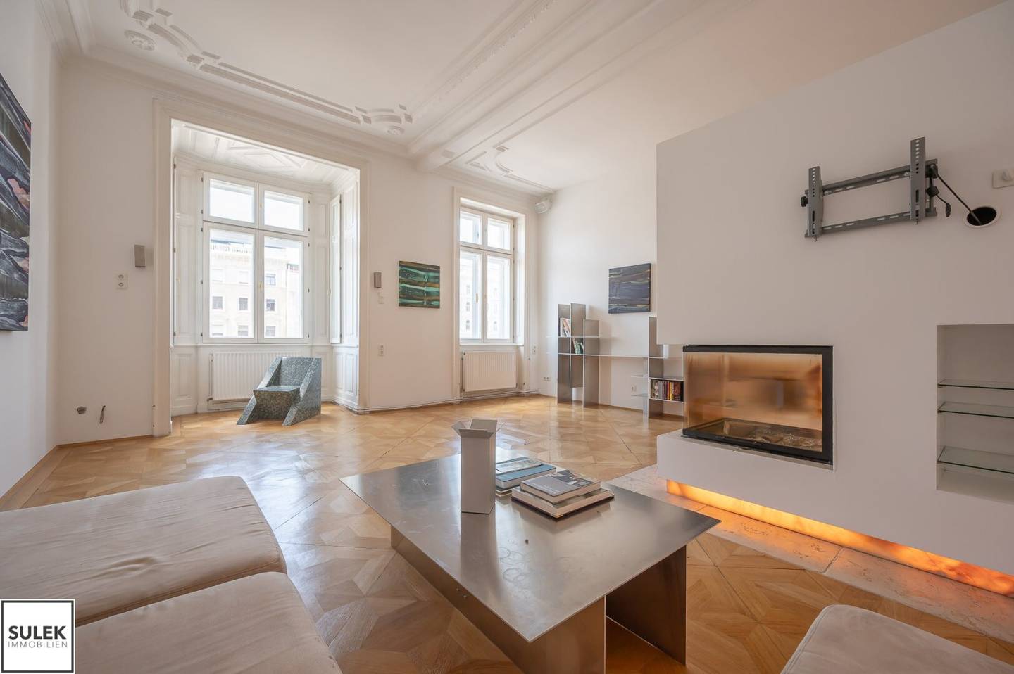 Stylish historic apartment with balcony at Naschmarkt – 134 m² living quality in prime location of Vienna Wieden