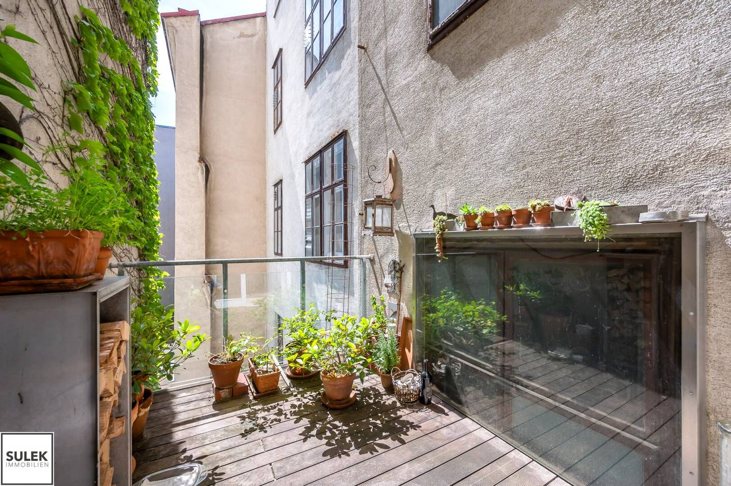 Stylish historic apartment with balcony at Naschmarkt – 134 m² living quality in prime location of Vienna Wieden