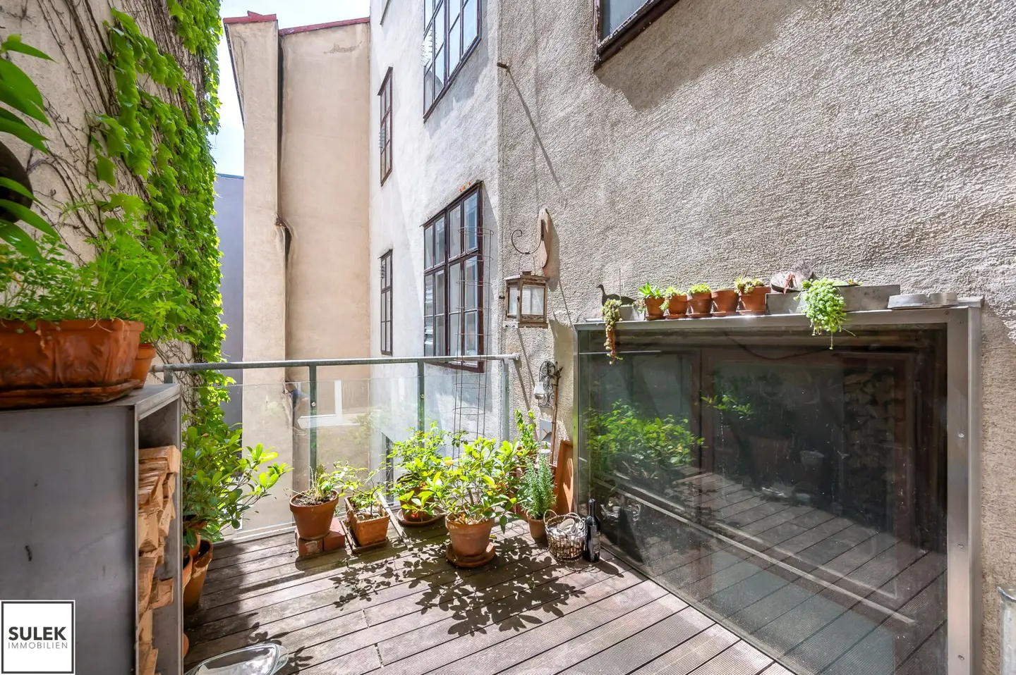 Stylish historic apartment with balcony at Naschmarkt – 134 m² living quality in prime location of Vienna Wieden