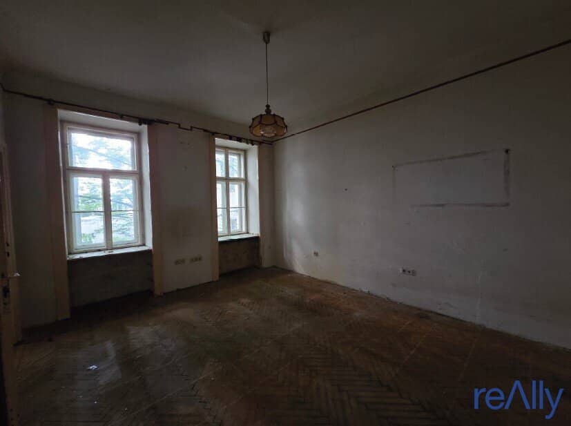 NO-BRAINER FÜR INVESTOREN &amp; KÜNFTIGE WOHNUNGSEIGENTÜMER : Kompakte Altbau-Perle mit massivem Sanierungshebel!