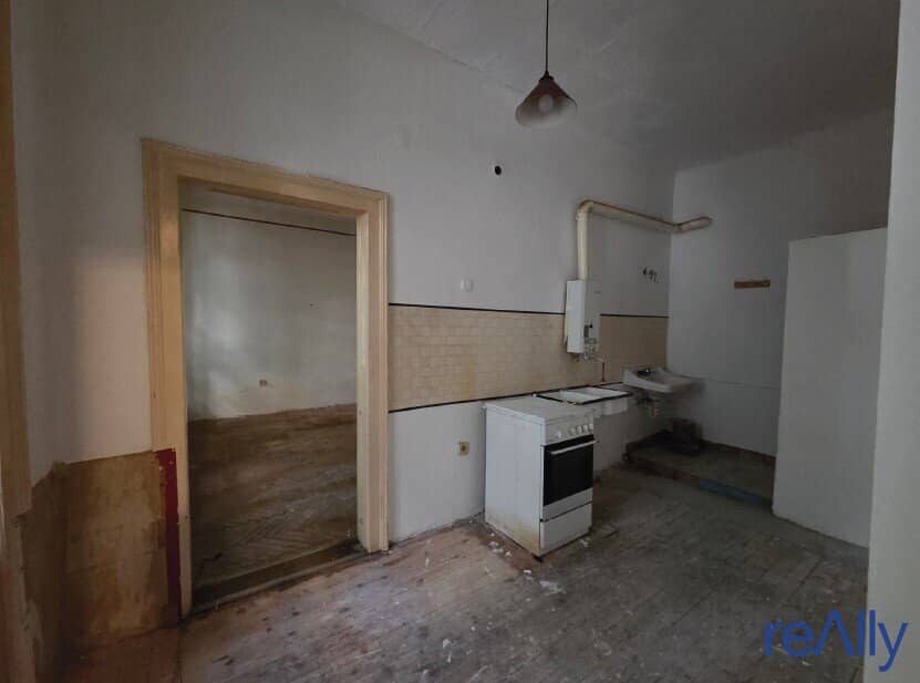 NO-BRAINER FÜR INVESTOREN &amp; KÜNFTIGE WOHNUNGSEIGENTÜMER : Kompakte Altbau-Perle mit massivem Sanierungshebel!