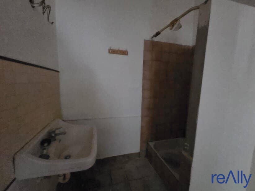 NO-BRAINER FÜR INVESTOREN &amp; KÜNFTIGE WOHNUNGSEIGENTÜMER : Kompakte Altbau-Perle mit massivem Sanierungshebel!