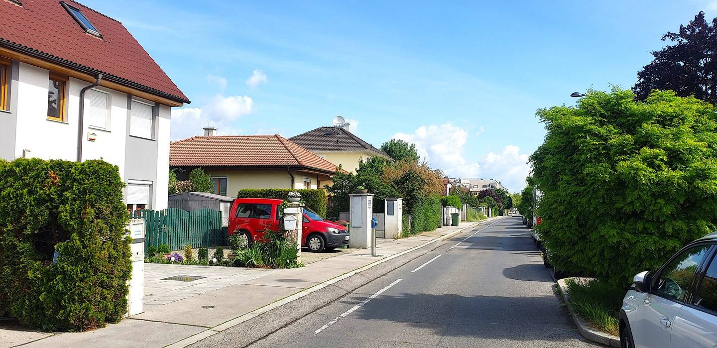 Family-friendly semi-detached house with garden