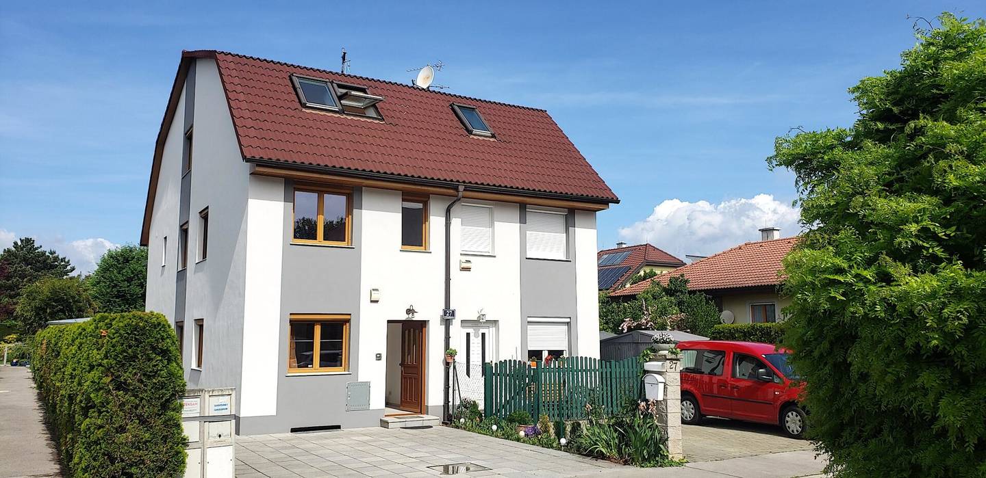 Family-friendly semi-detached house with garden