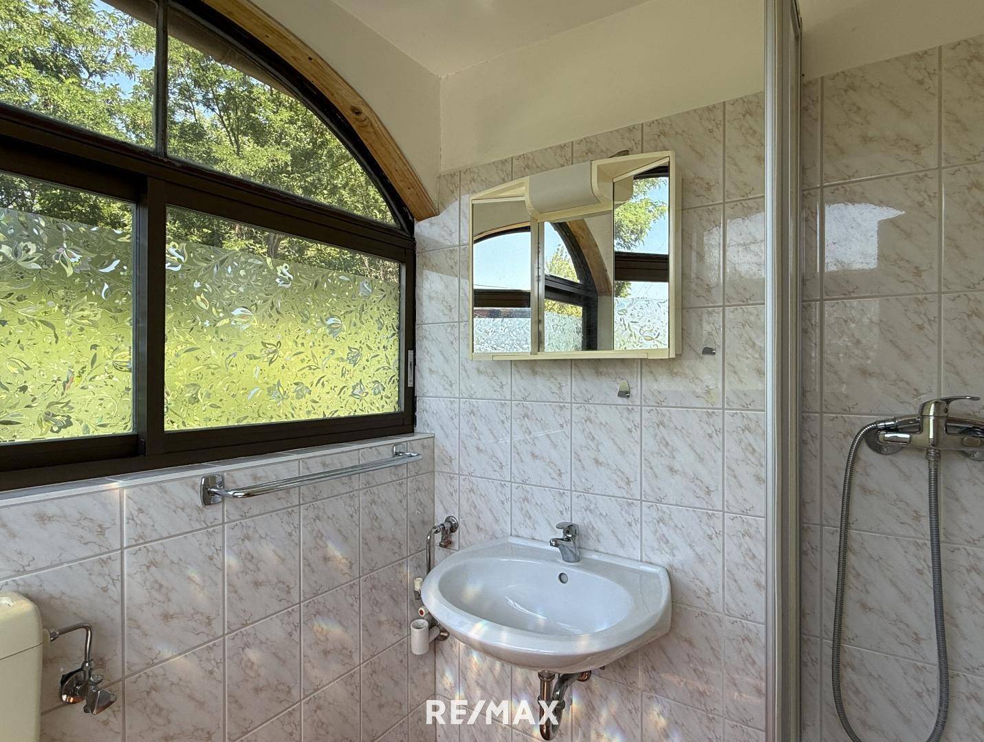 Waterside retreat with garden Ferienwohnung