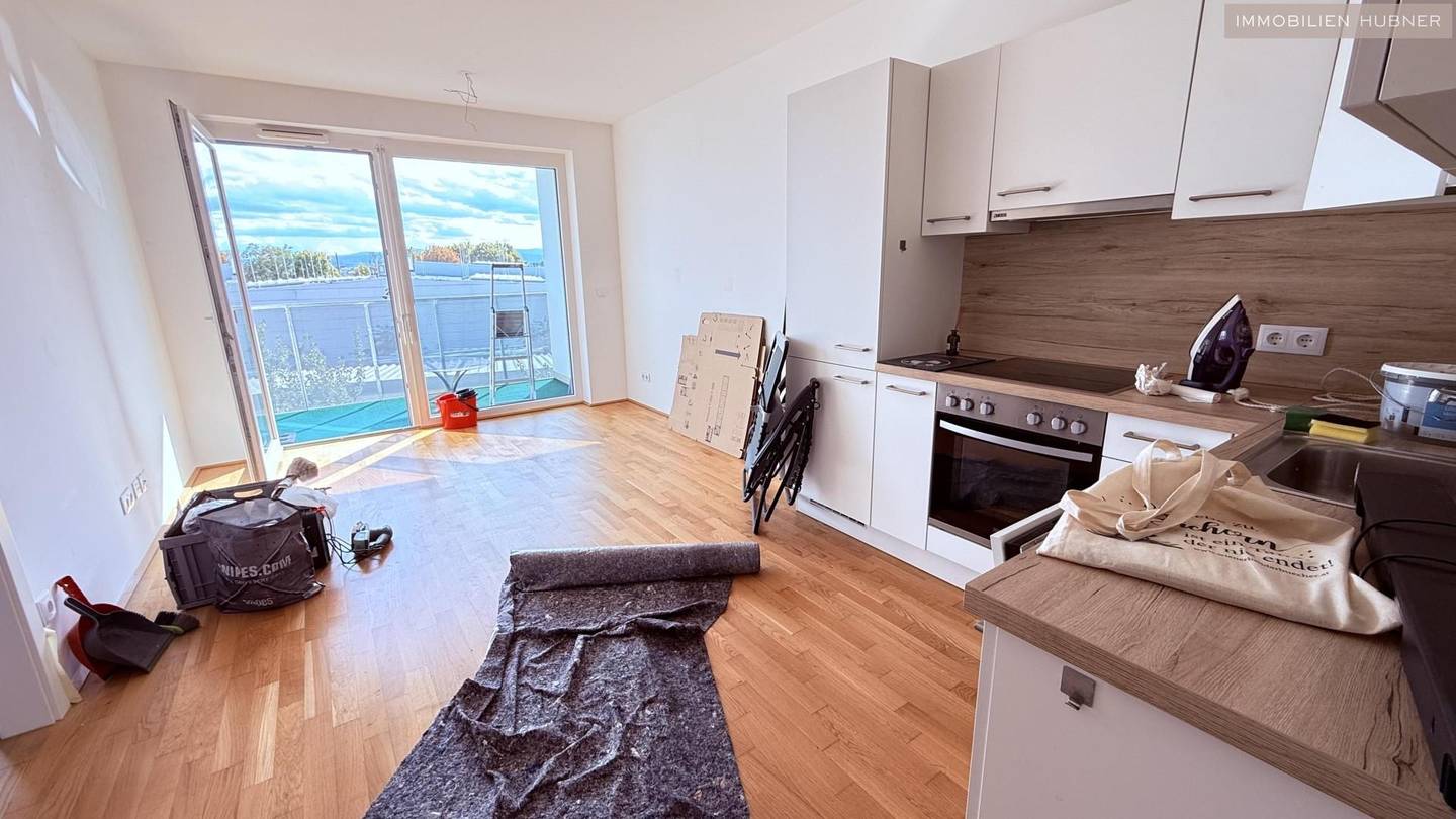 Bright new apartment with large loggia near Akademiepark