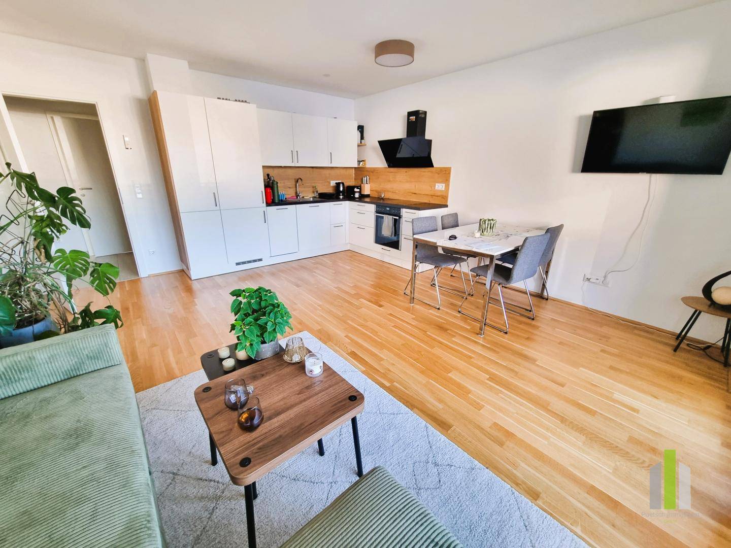 Helle moderne Wohnung mit Südost-Balkon