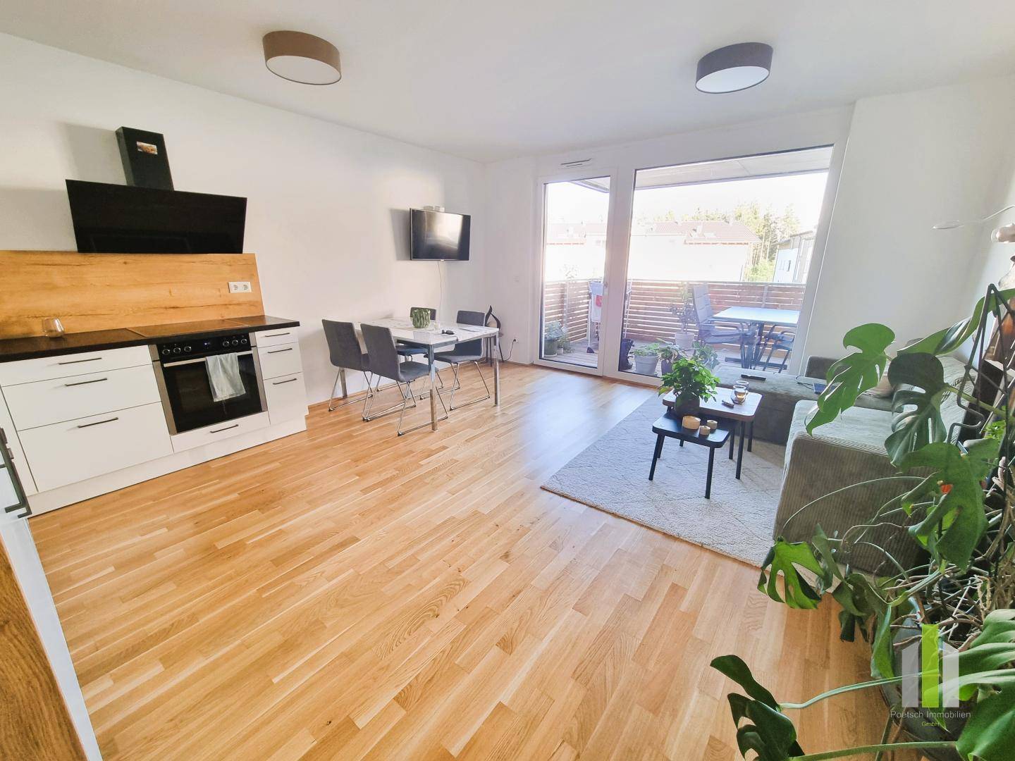 Helle moderne Wohnung mit Südost-Balkon