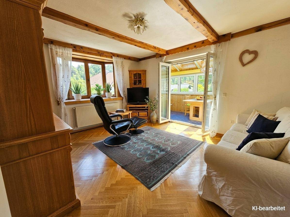 Familienwohnung mit großem Garten und Bergblick