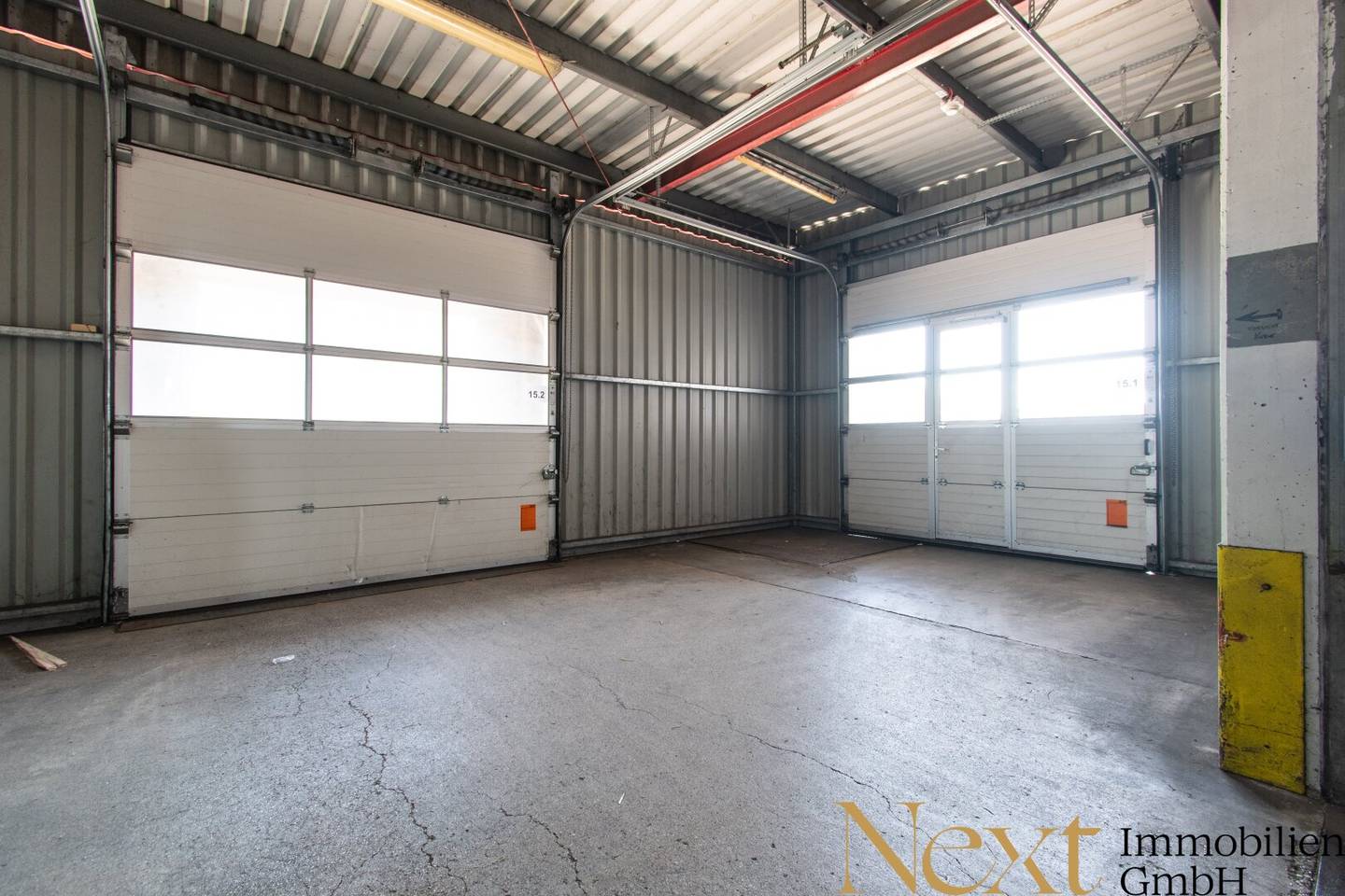 Spacious commercial space with high-bay warehouse in Leonding! DIVISIBLE! Office space available!