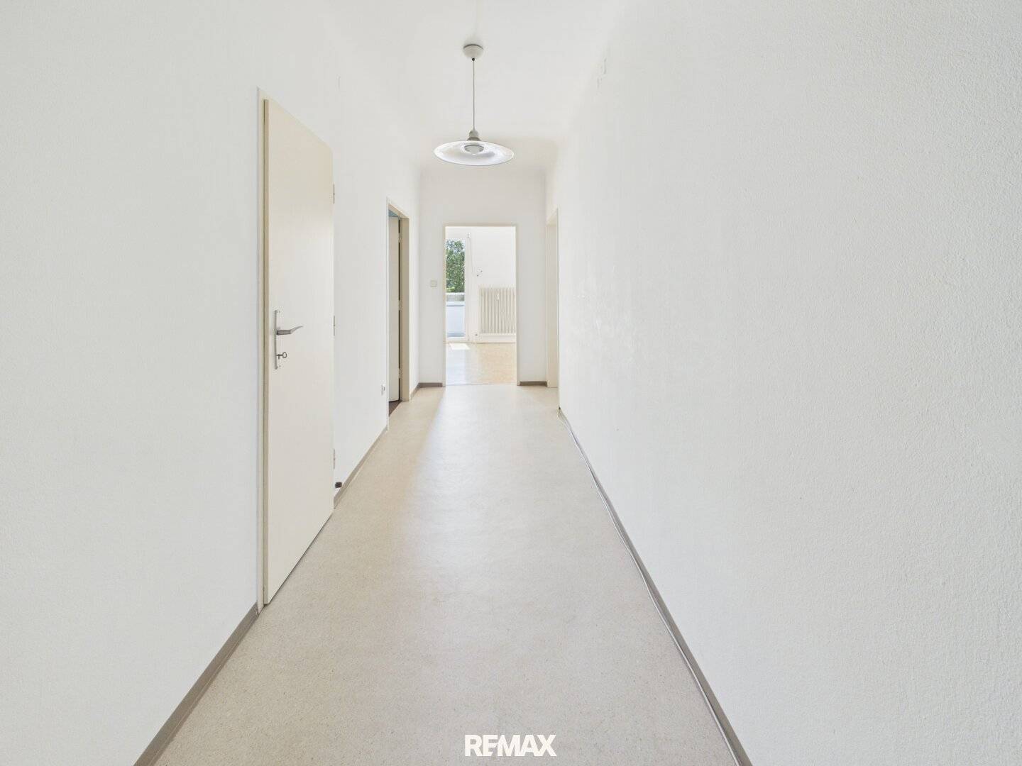 Bright 2-room rental apartment with loggia and garage parking space