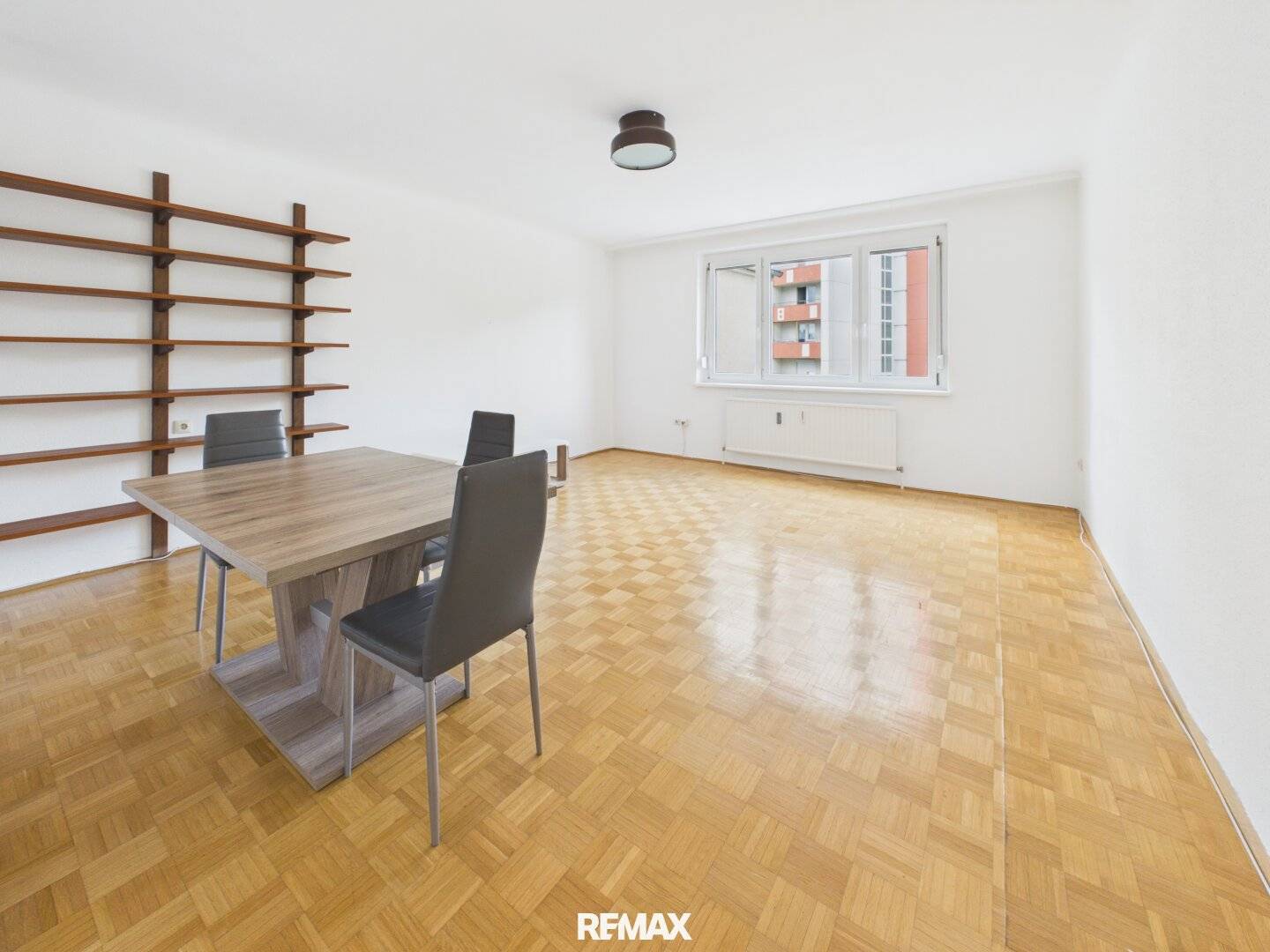Bright 2-room rental apartment with loggia and garage parking space