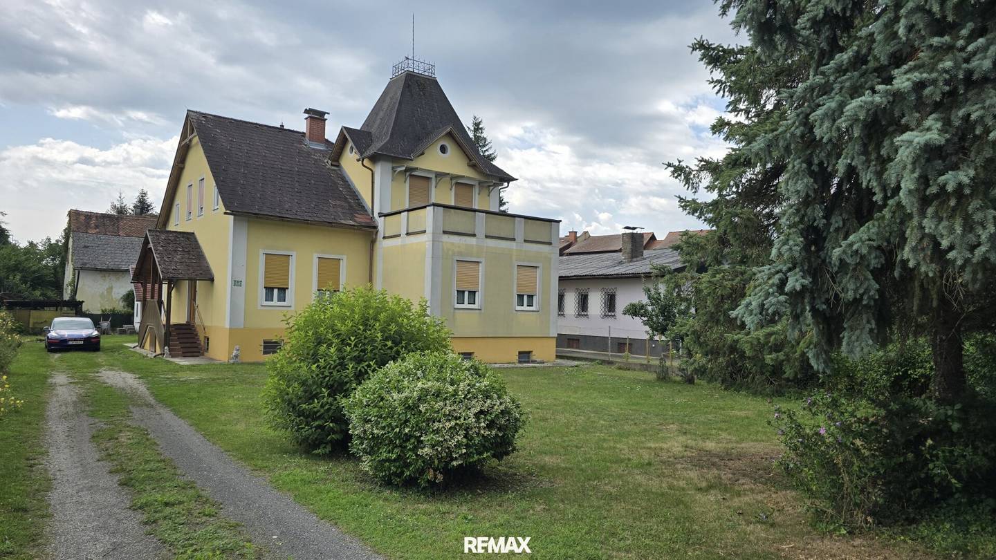Charming 3-room period apartment in Leibnitz with 92 m², high ceilings, large garden and cellar compartment
